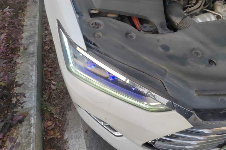 Used BYD Qin Pro New Energy 2019 DM Super Edition 1.5TI Automatic Smart Connect Enjoyment Model China VI Standard Right Front Headlight