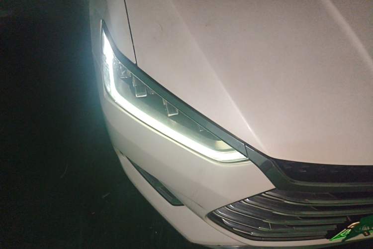 Used BYD Qin Pro New Energy 2019 DM Super Edition 1.5TI Automatic Smart Connect X-Trail Model China VI Standard Right Front Headlight