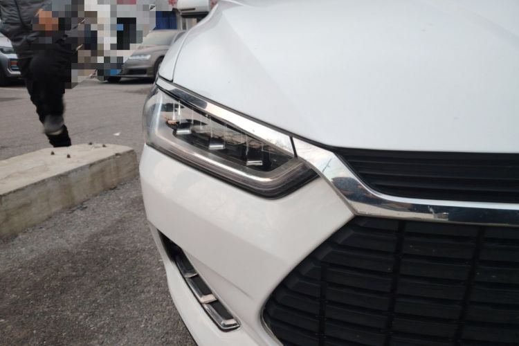 Used BYD Qin Pro New Energy 2019 EV Travel Edition Right Front Headlight