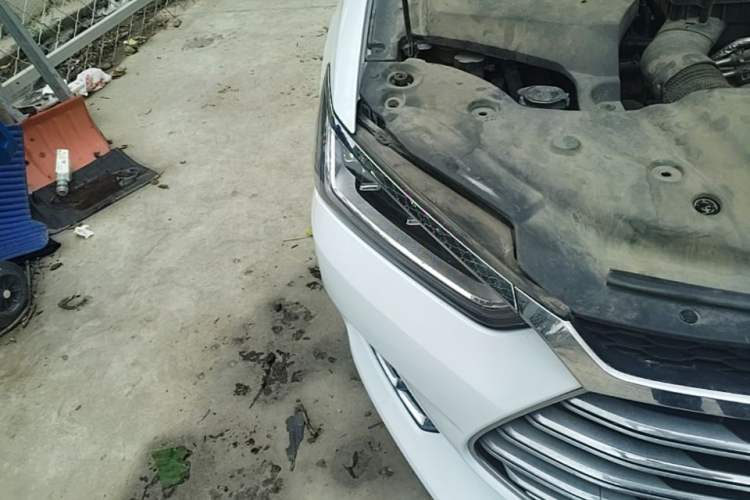 Used BYD Qin Pro New Energy 2019 DM Super Edition 1.5TI Automatic Smart Connect Prestige Model China VI Standard Right Front Headlight