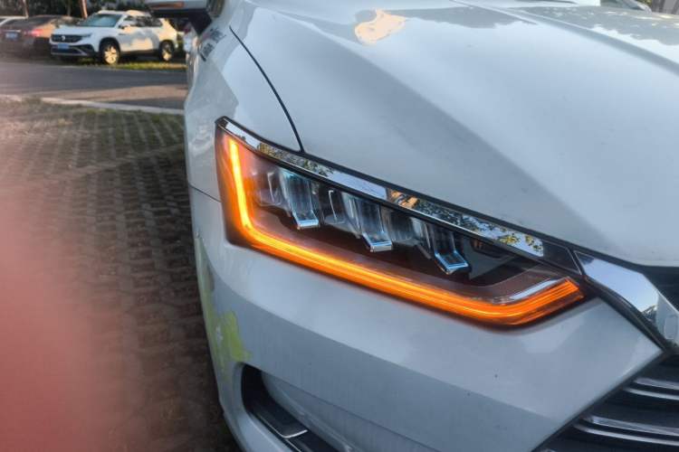 Used BYD Qin Pro New Energy 2019 DM Super Edition 1.5TI Automatic Smart Connect X-Trail Model China VI Standard Right Front Headlight