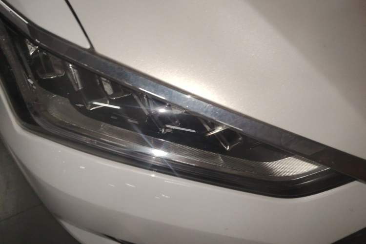 Used BYD Qin Pro New Energy 2019 EV Super Edition Standard Version Smart Connect Leading Style Right Front Headlight