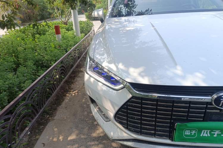 Used BYD Qin Pro New Energy 2019 EV Super Edition High-Power Smart Connect Luxurious Model Right Front Headlight