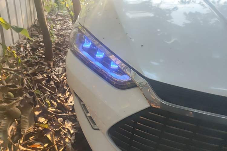 Used BYD Qin Pro New Energy 2019 EV Super Edition High-Power Smart Connect Luxurious Model Right Front Headlight