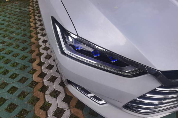 Used BYD Qin Pro New Energy 2019 DM Super Edition 1.5TI Automatic Smart Connect X-Trail Model China VI Standard Right Front Headlight