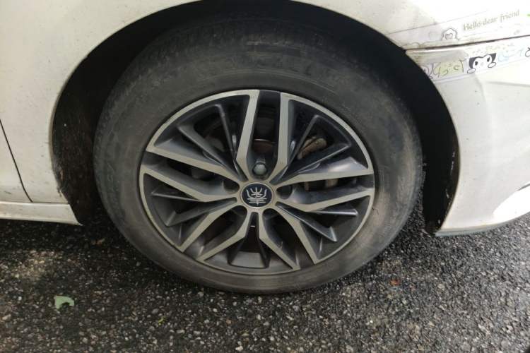 Used BYD Qin Pro New Energy 2019 EV Super Edition High-Power Smart Connect Leading Model Right Front Wheel Hub