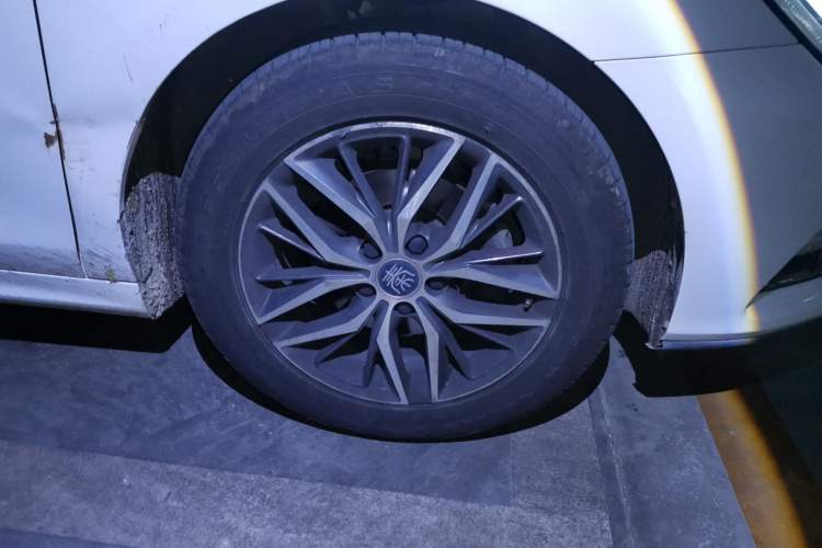 Used BYD Qin Pro New Energy 2019 EV Super Edition High-Power Long-Range Smart-Connected Cutting-Edge Model Right Front Wheel Hub