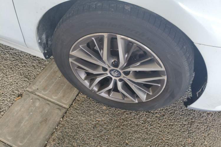 Used BYD Qin Pro New Energy 2019 EV Super Edition High-Power Long-Range Smart-Connected Cutting-Edge Model Right Front Wheel Hub