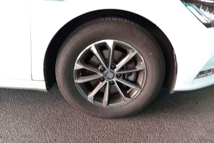 Used BYD Qin Pro New Energy 2019 DM Super Edition 1.5TI Automatic Smart Connect X-Trail Model China VI Standard Right Front Wheel Hub