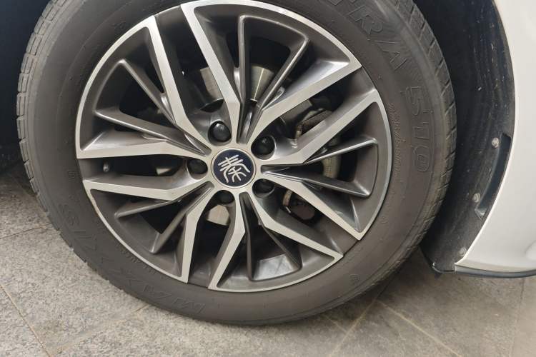 Used BYD Qin Pro New Energy 2019 EV Super Edition High-Power Smart Connect Luxurious Model Right Front Wheel Hub