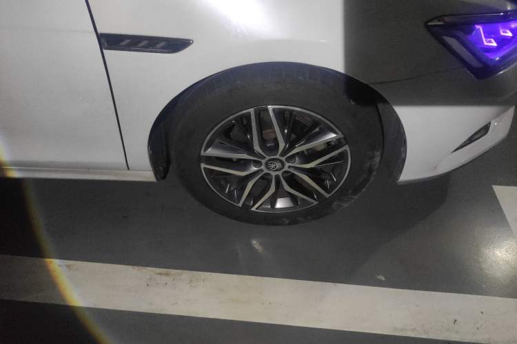 Used BYD Qin Pro New Energy 2019 EV Super Edition High-Power Smart Connect & Premium Model Right Front Wheel Hub