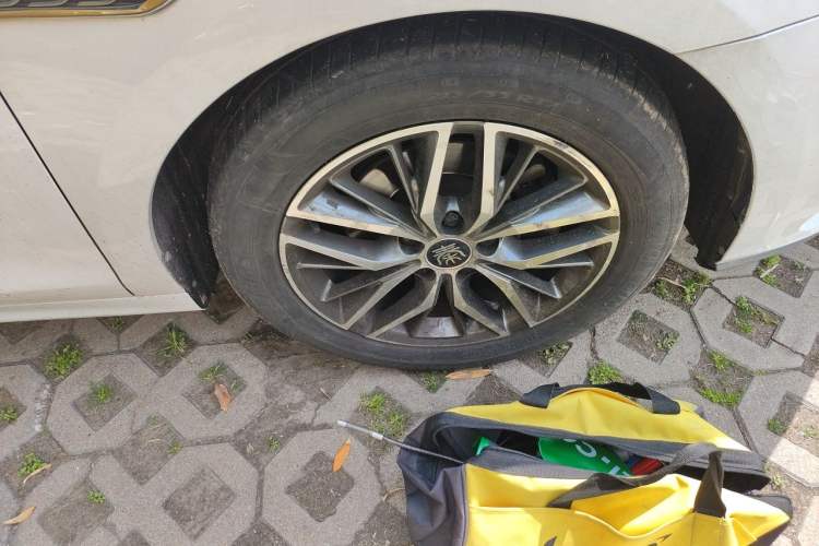 Used BYD Qin Pro New Energy 2019 DM Super Edition 1.5TI Automatic Smart Connect Speedy Model China VI Standard Right Front Wheel Hub