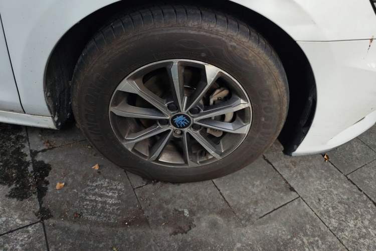 Used BYD Qin Pro New Energy 2019 DM Super Edition 1.5TI Automatic Smart Connect Prestige Model China V Standard Right Front Wheel Hub
