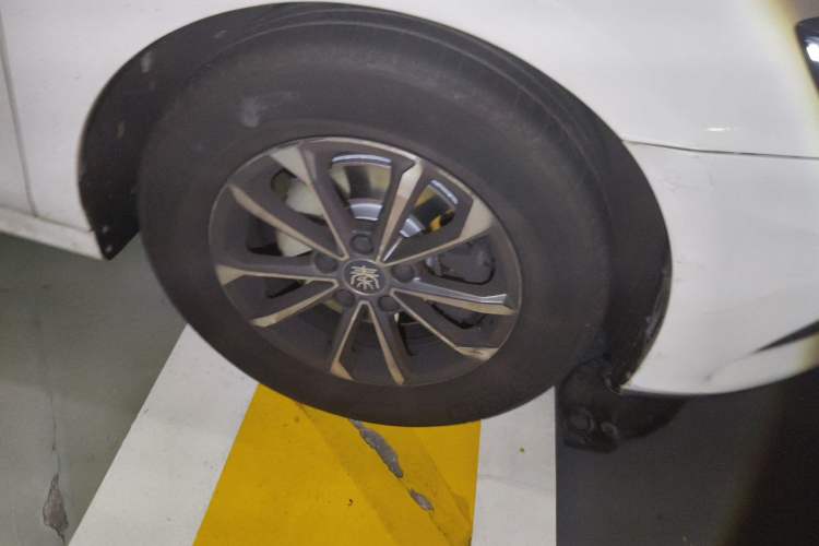 Used BYD Qin Pro New Energy 2019 DM Super Edition 1.5TI Automatic Smart Connect X-Trail Model China VI Standard Right Front Wheel Hub