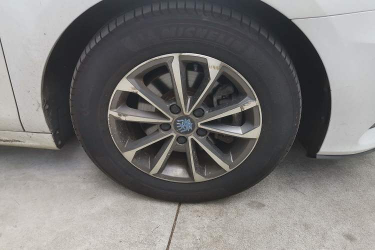 Used BYD Qin Pro New Energy 2019 DM Super Edition 1.5TI Automatic Smart Connect Prestige Model China V Standard Right Front Wheel Hub