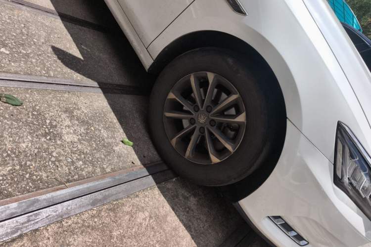 Used BYD Qin Pro New Energy 2019 DM Super Edition 1.5TI Automatic Smart Connect X-Trail Model China VI Standard Right Front Wheel Hub