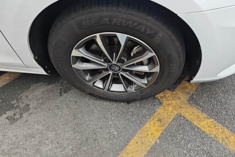 Used BYD Qin Pro New Energy 2019 DM Super Edition 1.5TI Automatic Smart Connect X-Trail Model China VI Standard Right Front Wheel Hub