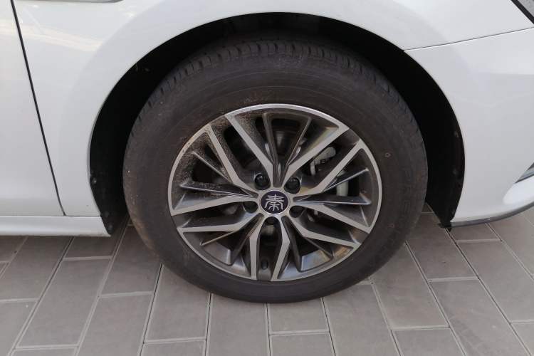 Used BYD Qin Pro New Energy 2019 EV Super Edition Standard Version Smart Connect Leading Style Right Front Wheel Hub
