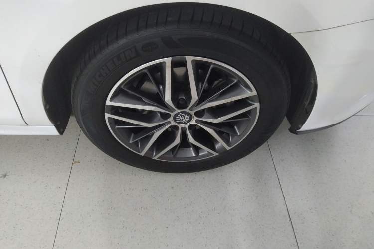 Used BYD Qin Pro New Energy 2019 DM Super Edition 1.5TI Automatic Smart Connect Speedy Model China VI Standard Right Front Wheel Hub