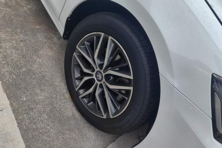 Used BYD Qin Pro New Energy 2019 DM Super Edition 1.5TI Automatic Smart Connect Speedy Model China VI Standard Right Front Wheel Hub