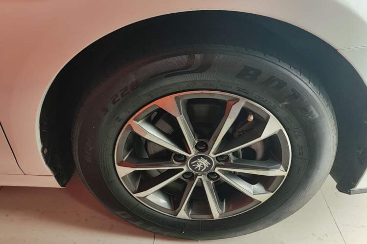 Used BYD Qin Pro New Energy 2019 DM Super Edition 1.5TI Automatic Smart Connect X-Trail Model China VI Standard Right Front Wheel Hub