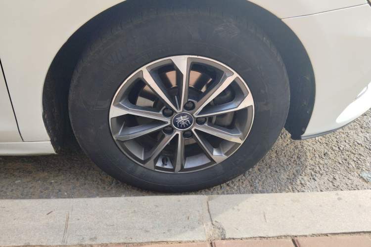Used BYD Qin Pro New Energy 2019 DM Super Edition 1.5TI Automatic Smart Connect X-Trail Model China V Standard Right Front Wheel Hub