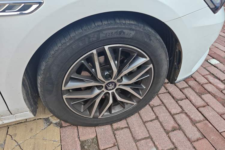 Used BYD Qin Pro New Energy 2019 EV Super Edition High-Power Long-Range Smart-Connected Cutting-Edge Model Right Front Wheel Hub