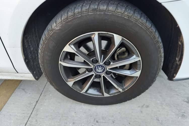 Used BYD Qin Pro New Energy 2019 DM Super Edition 1.5TI Automatic Smart Connect X-Trail Model China VI Standard Right Front Wheel Hub