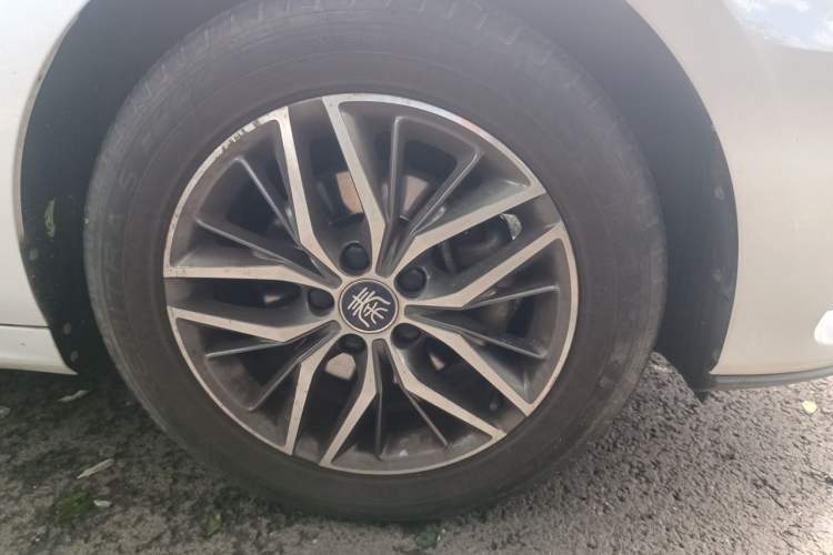 Used BYD Qin Pro New Energy 2019 EV Super Edition High-Power Long-Range Smart-Connected Leading Model Right Front Wheel Hub