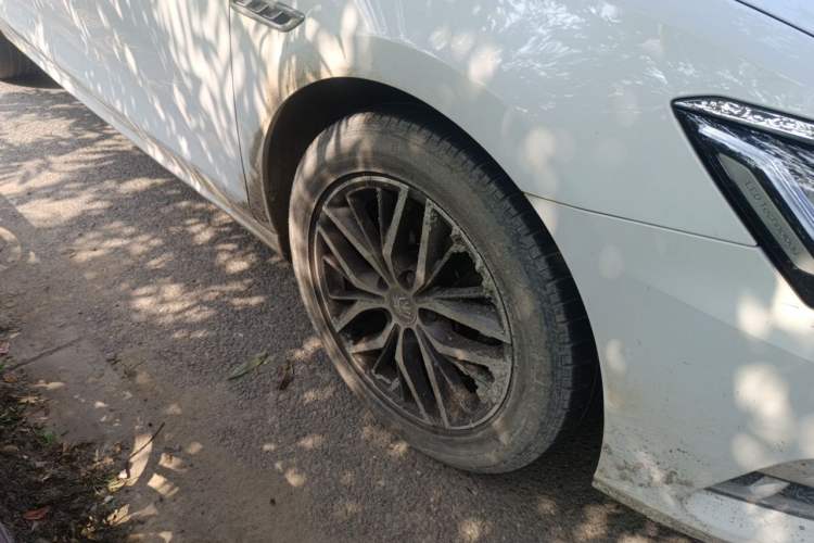 Used BYD Qin Pro New Energy 2019 EV Super Edition High-Power Smart Connect Luxurious Model Right Front Wheel Hub