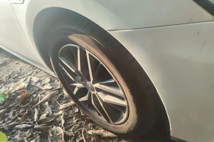 Used BYD Qin Pro New Energy 2019 EV Super Edition High-Power Smart Connect Luxurious Model Right Front Wheel Hub