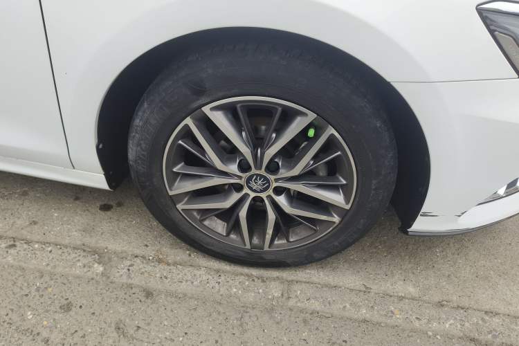 Used BYD Qin Pro New Energy 2019 DM Super Edition 1.5TI Automatic Smart Connect Speedy Model China V Standard Right Front Wheel Hub