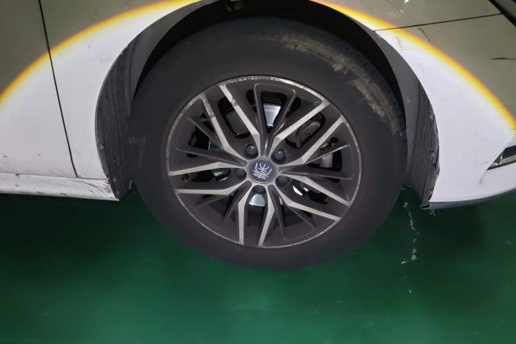 Used BYD Qin Pro New Energy 2019 EV Super Edition Standard Version Smart Connect Leading Style Right Front Wheel Hub