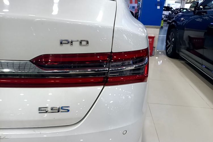 Used BYD Qin Pro New Energy 2019 DM Super Edition 1.5TI Automatic Smart Connect X-Trail Model China VI Standard Right Rear Taillight