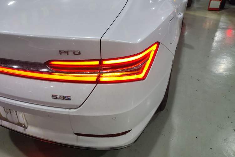 Used BYD Qin Pro New Energy 2019 DM Super Edition 1.5TI Automatic Smart Connect X-Trail Model China VI Standard Right Rear Taillight
