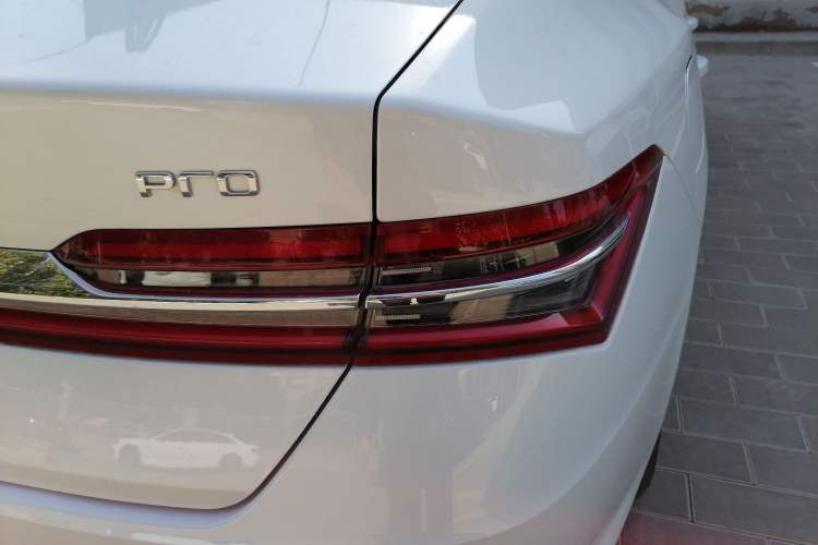 Used BYD Qin Pro New Energy 2019 EV Super Edition Standard Version Smart Connect Leading Style Right Rear Taillight
