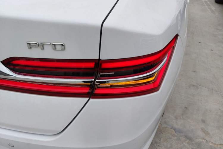 Used BYD Qin Pro New Energy 2019 EV Super Edition Standard Version Smart Connect Leading Style Right Rear Taillight