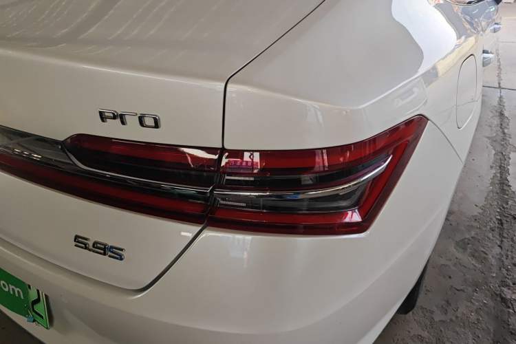 Used BYD Qin Pro New Energy 2019 DM 1.5TI Automatic Navigation Edition Right Rear Taillight