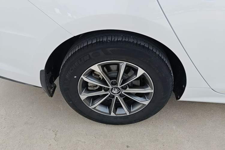 Used BYD Qin Pro New Energy 2019 DM Super Edition 1.5TI Automatic Smart Connect X-Trail Model China VI Standard Right Rear Wheel Hub