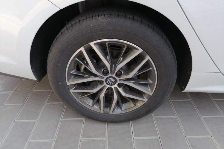 Used BYD Qin Pro New Energy 2019 EV Super Edition Standard Version Smart Connect Leading Style Right Rear Wheel Hub