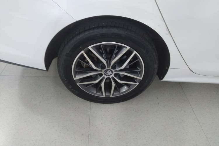 Used BYD Qin Pro New Energy 2019 DM Super Edition 1.5TI Automatic Smart Connect Speedy Model China VI Standard Right Rear Wheel Hub