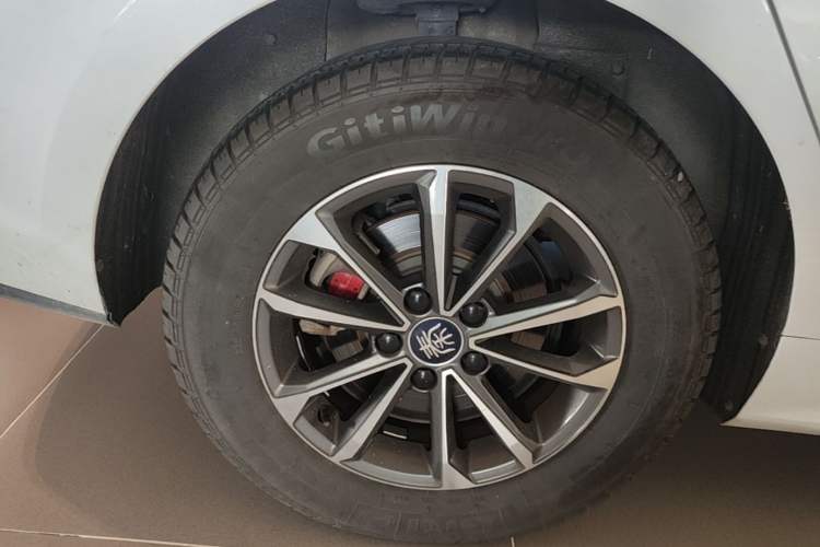Used BYD Qin Pro New Energy 2019 DM Super Edition 1.5TI Automatic Smart Connect X-Trail Model China VI Standard Right Rear Wheel Hub