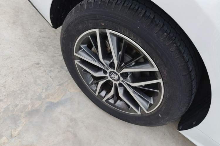 Used BYD Qin Pro New Energy 2019 EV Super Edition Standard Version Smart Connect Leading Style Right Rear Wheel Hub