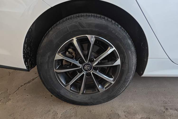 Used BYD Qin Pro New Energy 2019 DM 1.5TI Automatic Navigation Edition Right Rear Wheel Hub
