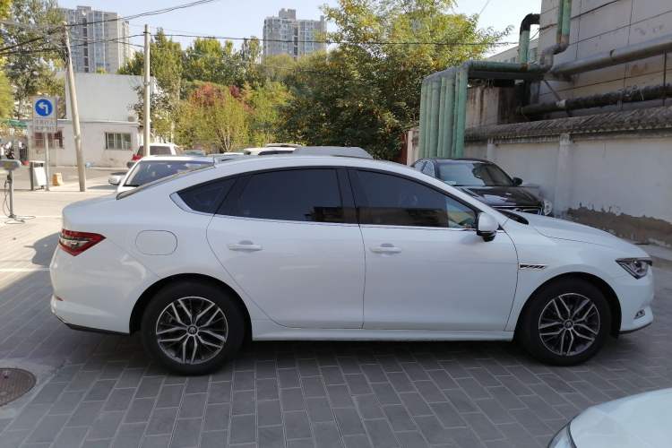 Used BYD Qin Pro New Energy 2019 EV Super Edition Standard Version Smart Connect Leading Style Right Side