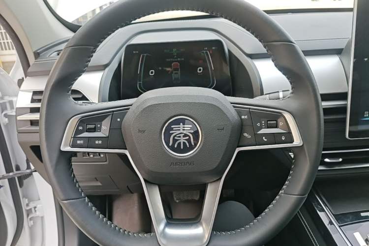 Used BYD Qin Pro New Energy 2019 DM Super Edition 1.5TI Automatic Smart Connect X-Trail Model China VI Standard Steering Wheel