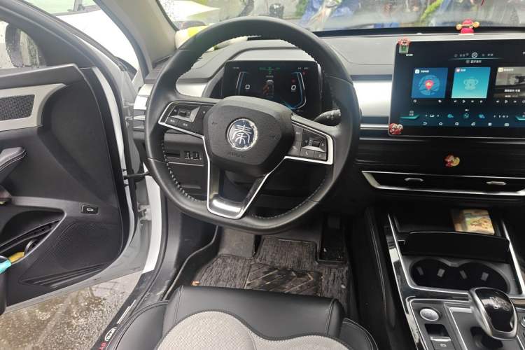 Used BYD Qin Pro New Energy 2019 DM Super Edition 1.5TI Automatic Smart Connect Prestige Model China VI Standard Steering Wheel