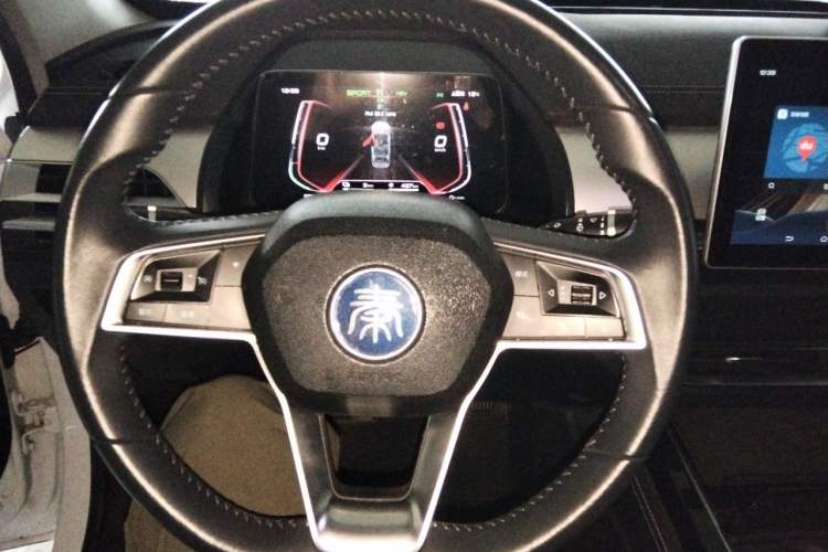 Used BYD Qin Pro New Energy 2019 DM Super Edition 1.5TI Automatic Smart Connect X-Trail Model China VI Standard Steering Wheel