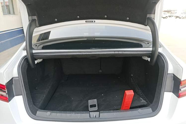 Used BYD Qin Pro New Energy 2019 DM Super Edition 1.5TI Automatic Smart Connect X-Trail Model China VI Standard Trunk