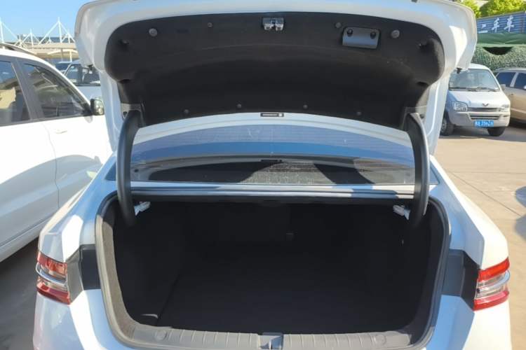 Used BYD Qin Pro New Energy 2019 EV Super Edition High-Power Smart Connect Luxurious Model Trunk